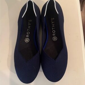 8.5W Navy Rothy’s